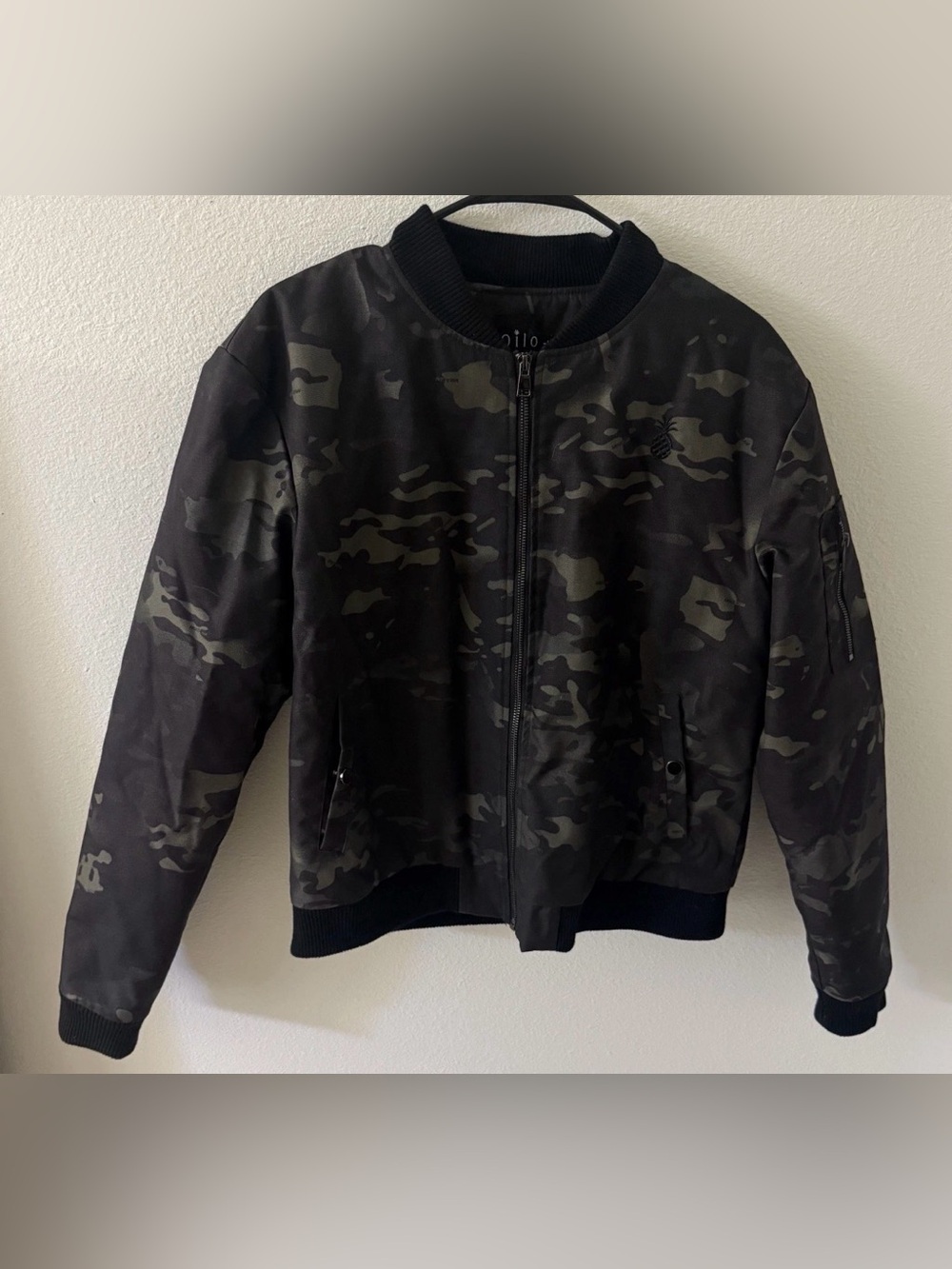 QILO Multicam Black Camo Bomber Jacket Men’s Large Quilted Lined MA-1 Pineapple